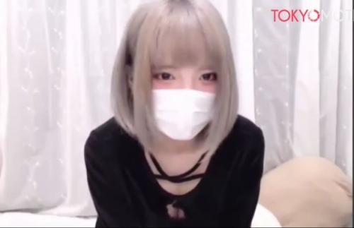 ライブチャットで顔を真っ赤にしてお尻出す可愛いお姉さん！
