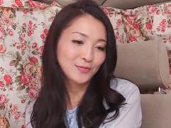 ＜人妻ナンパ＞四十路のマダムが謝礼に釣られ最後にはハメられちゃいます。でも身体は敏感、超淫乱、中出し痙攣イキ