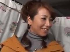 ＜人妻ナンパ＞エロ主婦が乳首とマンコを露わにされ浮気に走ります。しかも初対面のゴムなしチンポで中出しSEX
