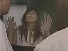 女にガスを吸わせ意識を飛ばしマラをねじ込みハメまくる鬼畜な医者たち