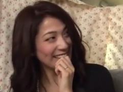 ＜人妻ナンパ＞30歳を目前に控えた綺麗な奥さんが最後には初対面チンポでハメられます。しかも激イキ中出しSEX