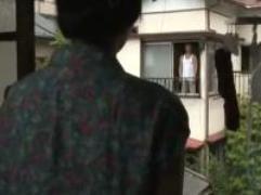 人妻と男が見つめ合って始まる淫らな予感。そしてそれが現実に・・・