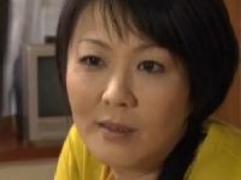 《ヘンリー塚本》婿と熟女義母とは同年代。たまらなく疼く熟した身体、発情して始まる不倫な関係、淫乱SEX、母子相姦