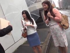 ＜母娘ナンパ＞46歳の母親と26歳の娘が感じてエッチな展開。激イキ中出しSEX、親子丼