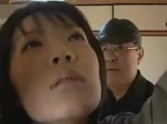 自宅で襲われて犯されてしまう悲惨な女。眠らされてマラをねじ込まれての鬼畜な強制レイプ