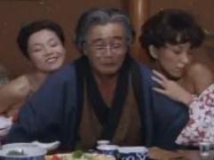 ＞熟女たちが富裕層の爺さんマラをエッチに奪い合っての淫行、発情セックス