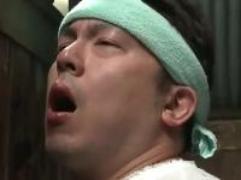 山奥の公衆便所に現れる清楚なセレブ妻。でも変態、最高のテクニックで腰抜けにされる作業員やホームレス