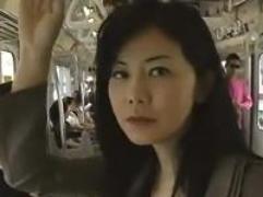 【ヘンリー塚本】あの男の肉棒でハメられたい。電車で見つめ合う熟女と男。下車してホテルへ直行、激イキ不倫SEX