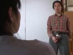 【ヘンリー塚本】車椅子の障害者女がやりまくりの近親相姦。その喘ぎ声を聞きながら自慰行為に明け暮れる女。変態生活