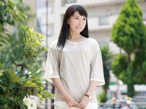 「普通のセックスじゃあまり満足できないんです。」自分を満足させるため40歳人妻が初撮り。【河西成美】