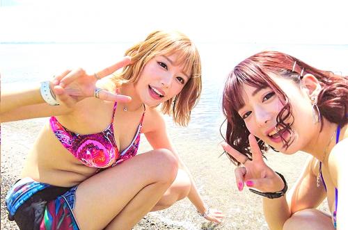 ＃逆ナンパ「とーぜん、ゴムなんてもってないから。」痴女ギャル二人が近くのホテルに連れ込み、パコパコ乱交セックス。【浜崎真緒 有村のぞみ】