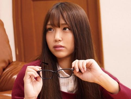 地味に見える義姉はメガネを取ったら美人だしエロイことを義弟の俺は知っている。【木下ひまり】