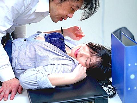 「今日も僕のデカチンでイカせてあげるからね？」気持ち悪い上司にレイプされたOL。【藤井いよな】