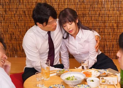「わたし、彼氏が待っているのに・・。」絶倫上司に犯された出張先で酔っ払ってしまった相部屋での夜。【桃乃木かな】