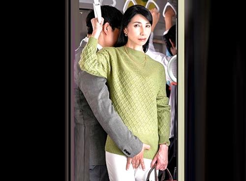 ＃痴漢レイプ「こんなところで犯されてしまうなんてっ。。」電車で痴漢され公衆トイレに中出しされて犯されたスレンダーな熟女五十路妻。【鶴川牧子】