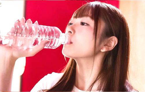 ＃キメセク「今飲んでるその水には媚薬が入ってますｗ」華奢なカラダがイキまくりの潮吹きまくり！【青空ひかり】