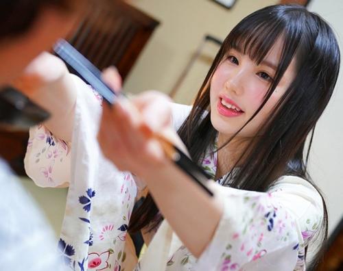 【ロリ美少女】「本当は嫌なのに・・。」中年男性ファンと2人きりで楽しいふりした嫌嫌温泉旅行。