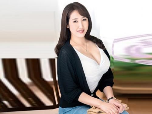 【熟女】100センチHカップの巨乳を見つめられただけであそこにぐっしょりになっちゃう三十路妻。【逢坂瞳】