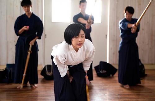 ＃立場逆転「こんなところでヤメてっ！！」剣道一筋ふんどし女部長が部員に辱められて犯される。【夏目響】