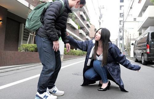 ＃逆ナンパ「お時間ありますぅ？」爆乳おっぱいのセク水ー女優さんのテクに我慢できたらご褒美エッチできる神企画。【佐山愛】