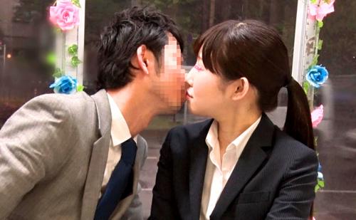 ＃素人「本当にするの・・？」外回り中のリアル同僚同士の男女に声をかけマジックミラー越しに中出しセックス。