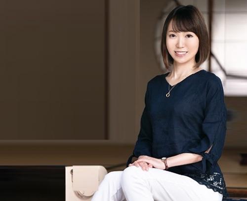 【熟女】「自分は人より性欲が強いという自覚がありました。。」見た目清楚な３４歳の下品で淫乱な美人妻。【古瀬唯】