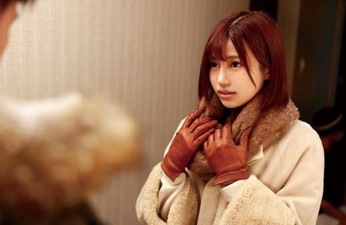 【唯井まひろ】大雪で東京に帰れなくなったお天気お姉さんとロケ地で相部屋で泊まることになった。