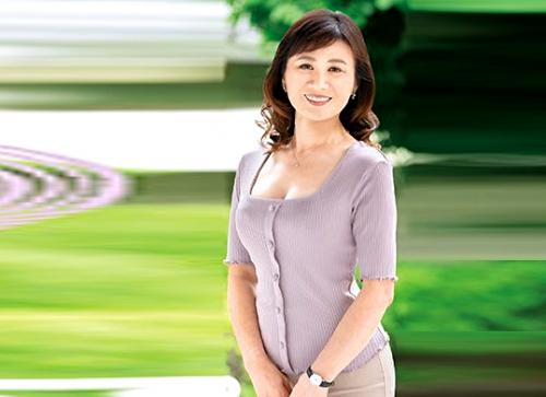 【熟女】「ちょっとぐらいならいいかなと。」おばさんはまだまだ盛りの５５歳の淫乱完熟奥様。【岡崎智江】