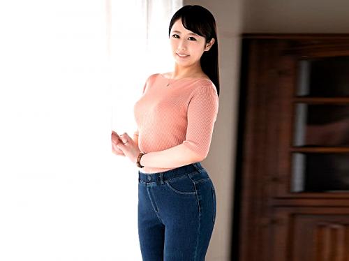 【熟女】「スマホでAVを見ながらオナニーするんです・・。」結婚5年目の30歳専業主婦の熟女妻、【今泉結花】