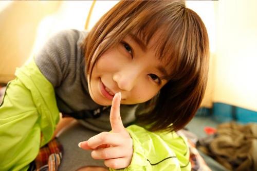 【戸田真琴】「すぐそばに彼女がいるのに！！」バレないように友達の女の子に痴女られる。