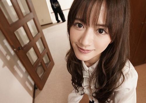 ＃NTR「奥さんの前で中出しするなんて最低ね？」絶対に手を出してはいけない状況で誘惑してくるスレンダー美女。【希島あいり】