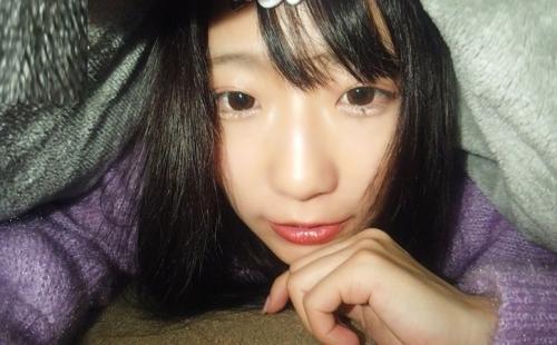街で見かける素朴でリアルな少女がヘトヘトになるまで余すことなく撮りきった美少女の渾身のデビュー作。【河合ゆい】