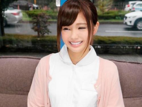 【MM号】笑顔のカワイイ歯科助手さんがデカチンで歯磨きフェラ。