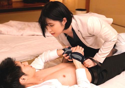 ＃NTR「今からオメコするで！」といきなり身動きを奪って巨乳の女上司がヤリたい放題逆NTR。【石原希望】