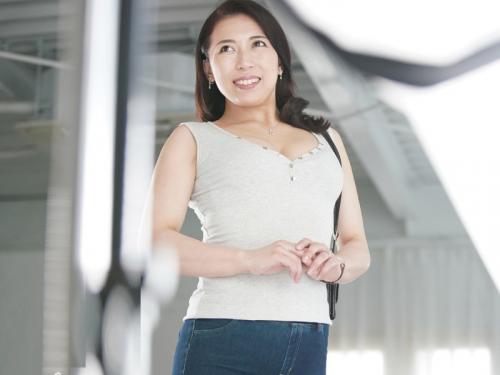 【熟女】「主人は早漏すぎてまったく満足できないんです、、」引き締まったむちむちボディの４０歳熟女妻の初撮り。