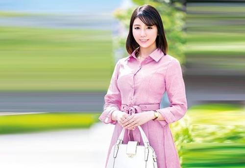 【熟女】「年上をおだてるのが上手な男の子で。」若い男と浮気したばっかりの美熟女。【桜井奈緒子】