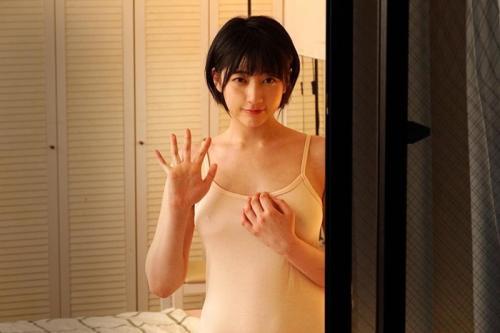 【夏目響】引っ越してきた部屋の向かいに住む巨乳美女にある日、手招きを受けてお誘いが。