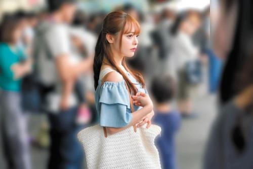 【痴漢】電車内での出会いをきっかけに女子大生のバイト先のからマンションまで粘着追跡。