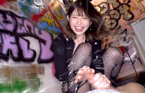＃痴女「えぇー、本当に、ココで…吹いちゃうのｗｗ！？」デートでM男くんを弄っていじめてシコりまくる。【葵いぶき】