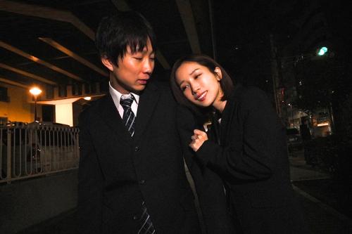 ＃出張相部屋NTR「少し酔っ払っちゃったぁぁ！」出張先で人妻の先輩と相部屋に。【小島みなみ】