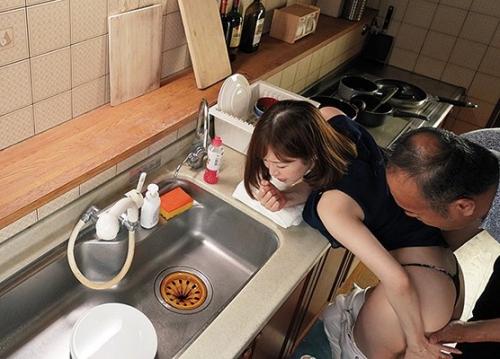 「子供が欲しいならワシのザーメンを出してやろう。」妊活中の妻が留守中に実父に寝取られていた。 【篠田ゆう】