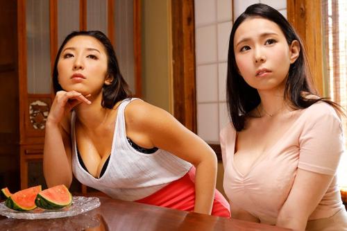 【熟女】実家に帰省した夏に義姉2人が目の前で汗を浮かばせ無防備な姿でくつろいでいた。