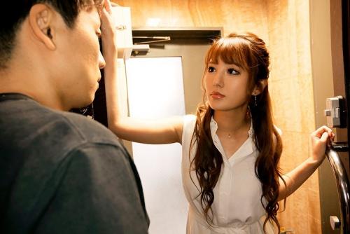「ねぇ？仲良くしようよ。」親の再婚で出来た義姉が堂々のノーパンノーブラ誘惑。【天海つばさ】