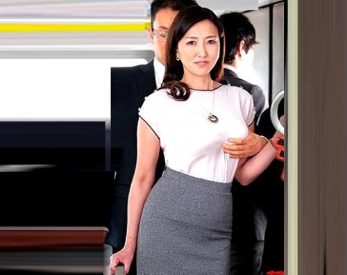 ＃痴漢レイプ「こ、声が出せないっ・・。」痴漢被害に遭い公衆トイレで犯された50歳熟女妻！【福富りょう】