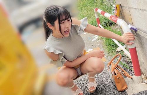 ＃素人「お外でイッちゃうぅぅ！！」人生初の野外羞恥プレイで濡れまくった無毛パイパンマンコに中出しセックス。