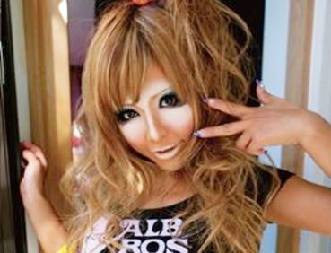 ★ヤマンバ★ミニスカTバックでM男を顔面騎乗位責め♥センズリ鑑賞しながらツヤツヤのデカ尻を見せつけて、オカズになります！