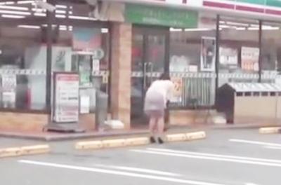 爆乳熟女がリモバイを装着しながらコンビニで買い物をするヤバいやつｗｗｗガクガクと震えながら腰を抜かしちゃいます