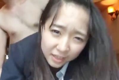 【個人撮影】JC？と思えるような童顔の制服美少女が恥ずかしそうにハメ撮りするのが可愛いすぎ♥おじさんも興奮して中出し
