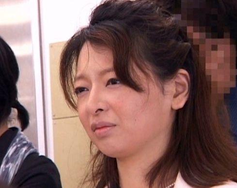 ★痴漢★授業参観中に背後から人妻のマ◯コを触る変態男♥廊下に連れていき、声我慢しながら鬼ピストンファックで絶頂しちゃう