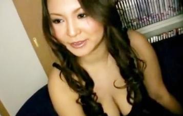 「お前、本当にドMなのかよ？」爆乳痴女のM男調教♥ムチムチのおっぱいとマ◯コを擦りつけながら、淫語手コキで大量射精